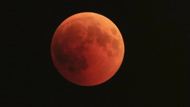 Espacio exterior, fenómenos naturales, Luna de sangre