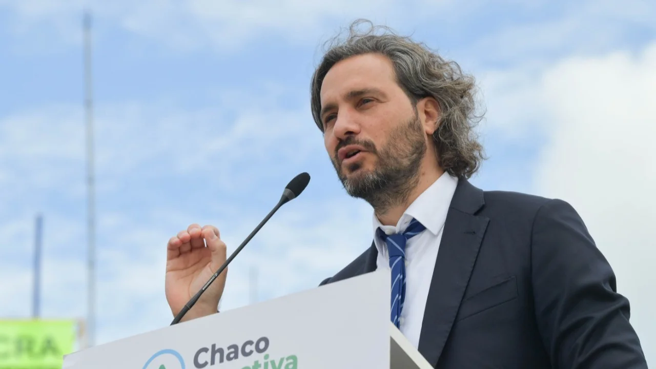 Santiago Cafiero cruzó a Mauricio Macri por vacunarse en Estados Unidos