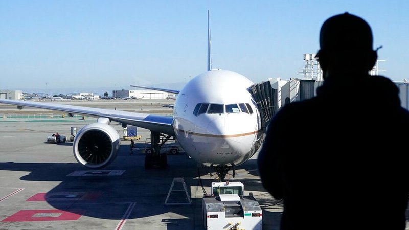 Un juez de Corrientes permitió que un hombre viaje a Brasil para ir al cumpleaños de su novia. El Gobierno pidió la nulidad del fallo.