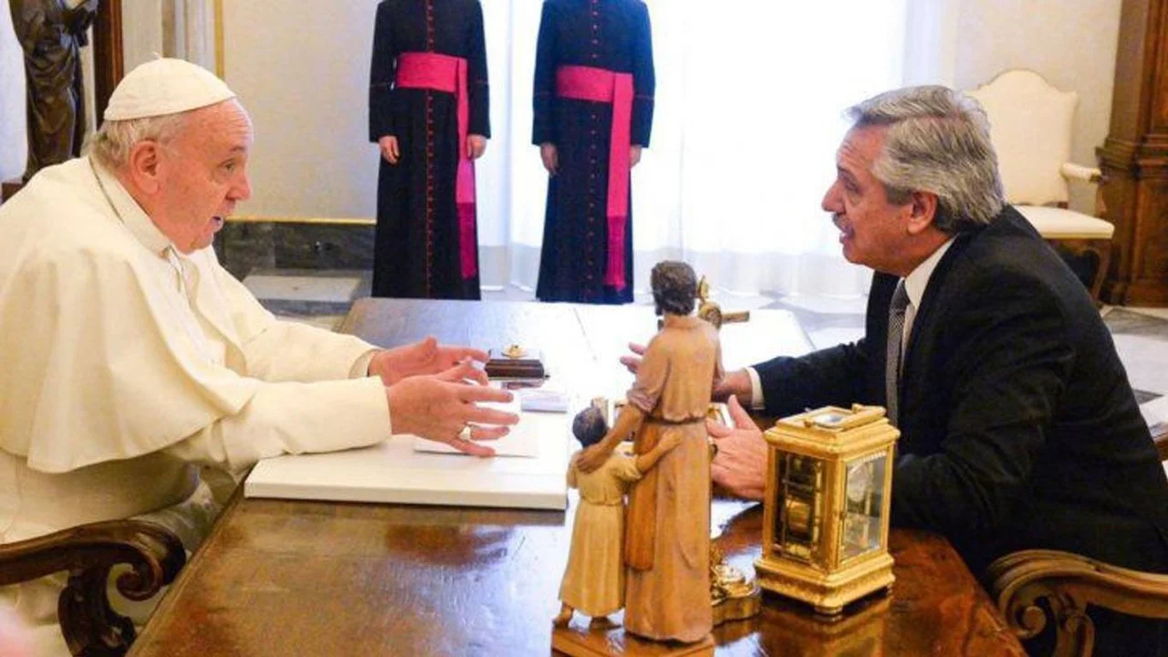 El presidente Alberto Fernández se reunió a solas con el Papa Francisco en el Vaticano