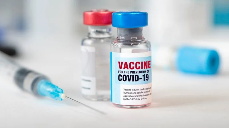 COVID-19: cuáles son los efectos adversos de combinar dos tipo de vacunas 