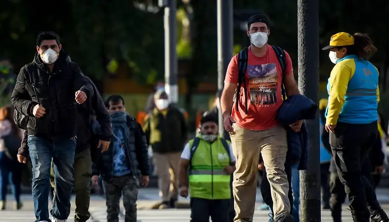 Las restricciones deben continuar "hasta bajar a 4 mil casos diarios"
