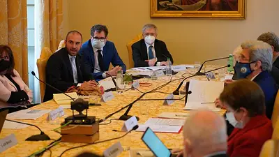Guzmán insistió al FMI por la revisión de los sobrecargos por la deuda Guzmán insistió al FMI por la revisión de los sobrecargos por la deuda