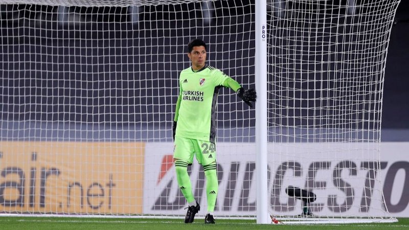 Los memes de River, con Enzo Pérez de arquero como protagonista