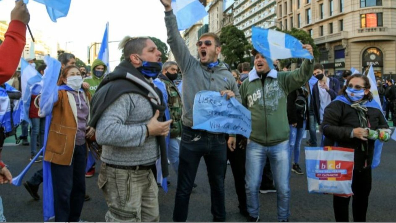 Dióxido de carbono y fake news: las delirantes teorías en la marcha anticuarentena