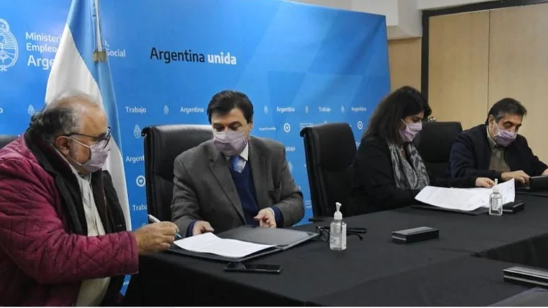 Paritarias 2021: estatales de UPCN cierran suba del 35% y cláusula de revisión