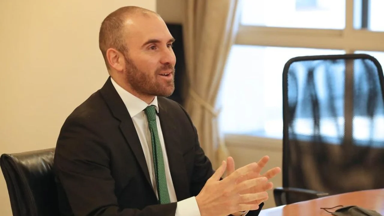 Deuda con el FMI: Martín Guzmán volvió a insistir con eliminar los sobrecargos