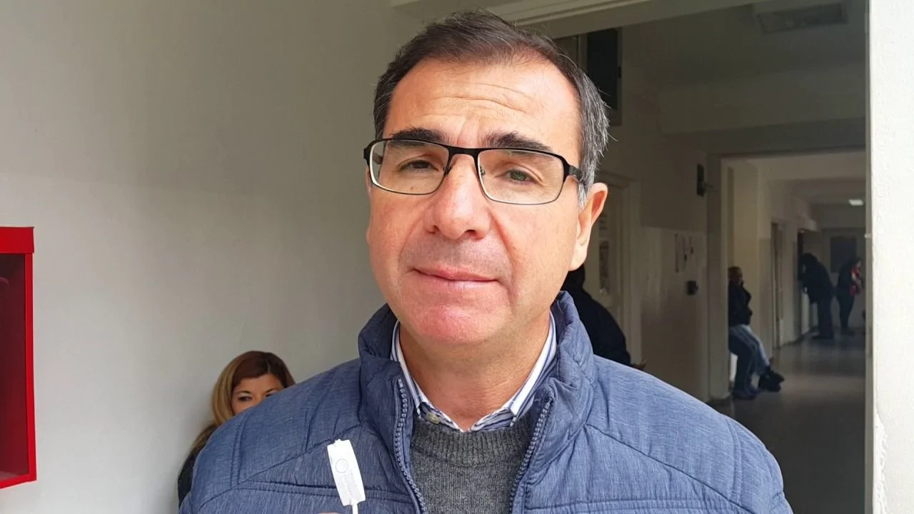 Un diputado del PRO increpó a una policía durante una marcha contra las restricciones sanitarias
