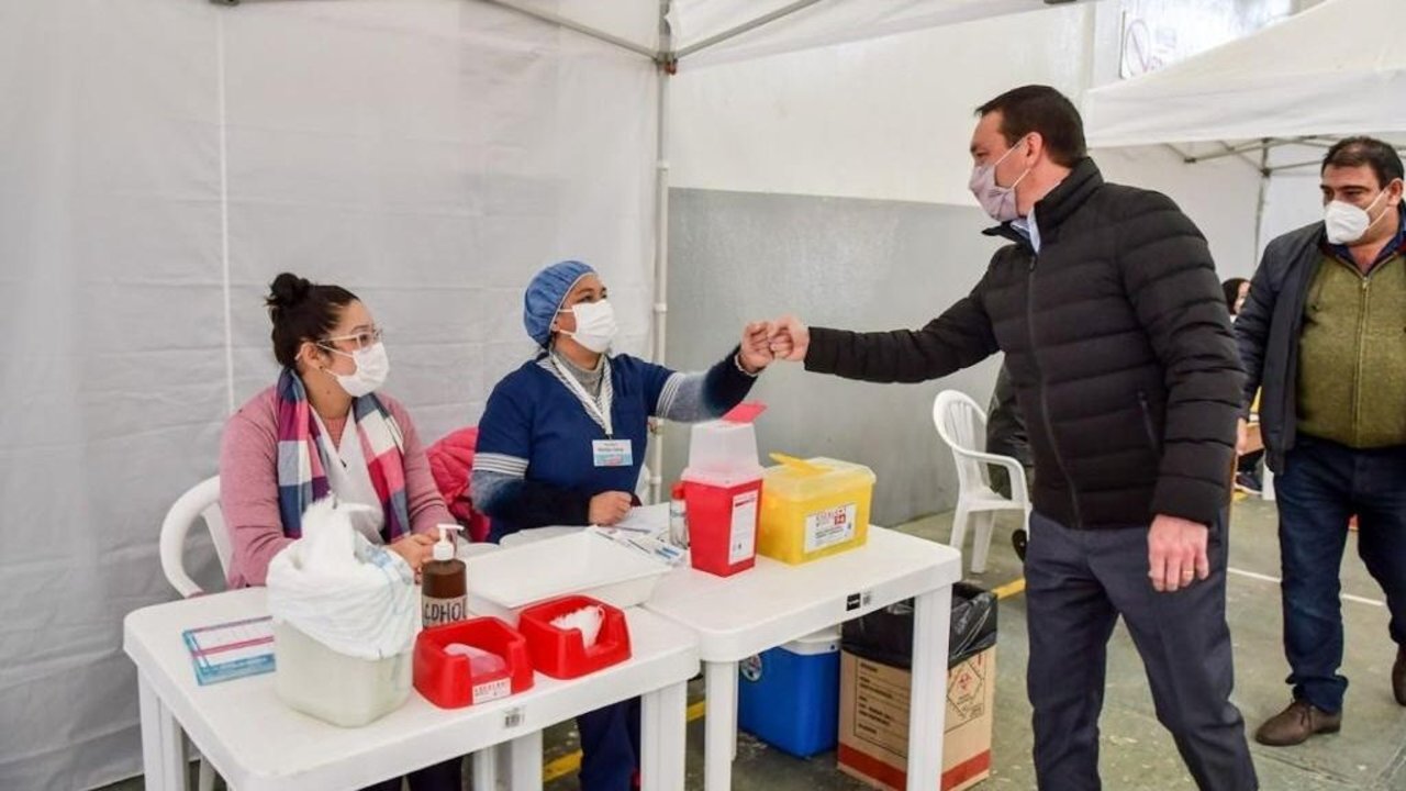 Florencio Varela: Watson celebró las 100 mil dosis aplicadas contra el COVID-19
