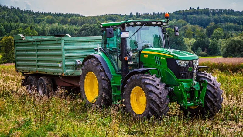 Mientras amenazan con un paro, el campo se aprovisiona de maquinaria