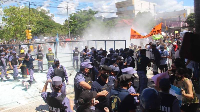 The Guardian sostuvo que hubo una politización de la pandemia en el país: un espejo de Formosa The Guardian sostuvo que hubo una politización de la pandemia en el país: un espejo de Formosa