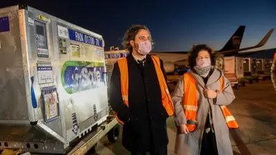 COVID-19: la operación de Clarín contra Cafiero por la compra de vacunas al Fondo Covax COVID-19: la operación de Clarín contra Cafiero por la compra de vacunas al Fondo Covax