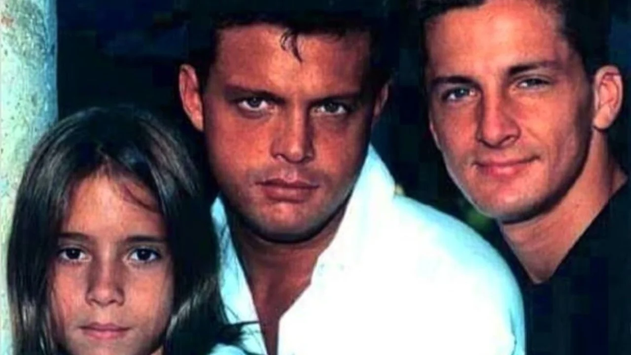 Luis Miguel y sus hermanos Sergio Basteri y Alejandro Basteri