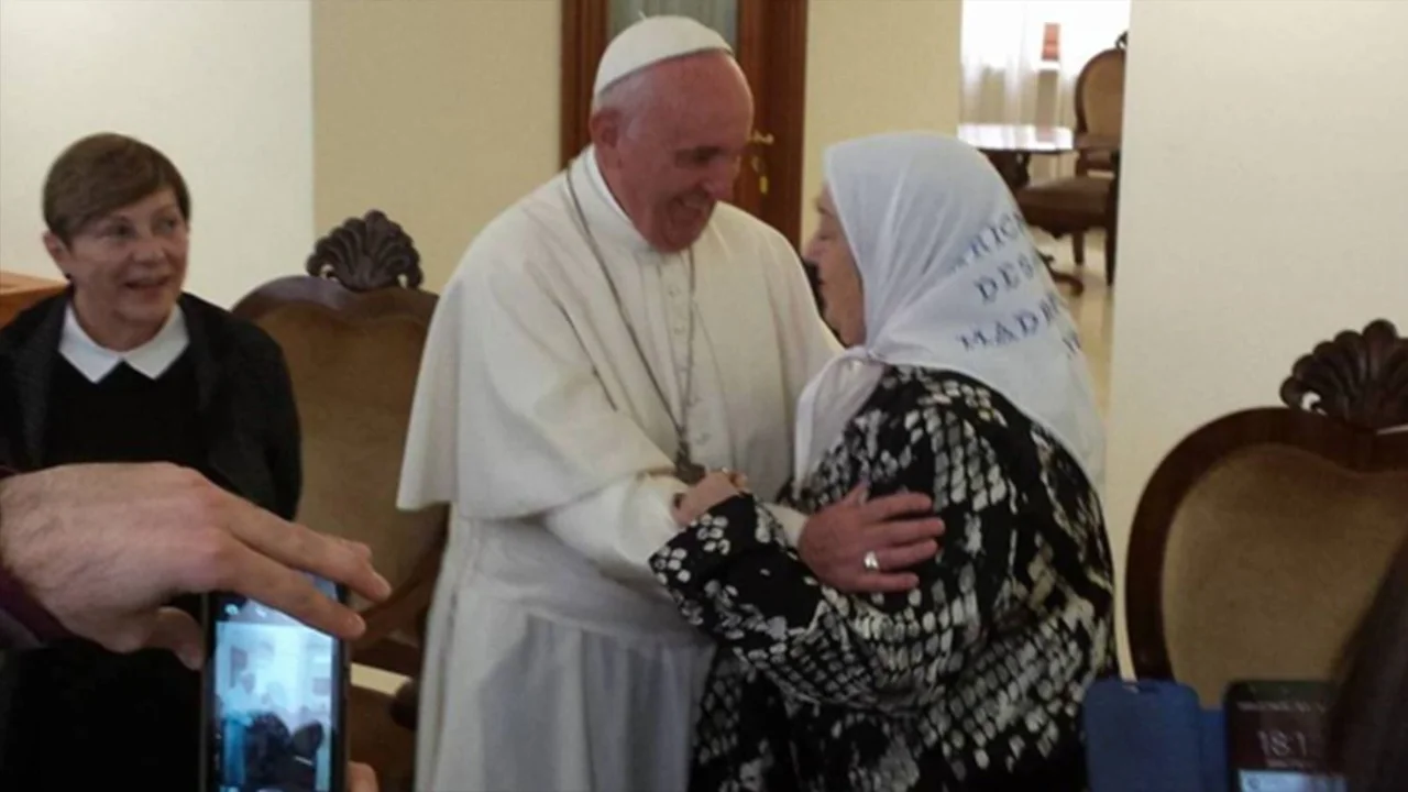 La carta del papa Francisco a Hebe de Bonafini: "Es admirable la trayectoria de Madres"