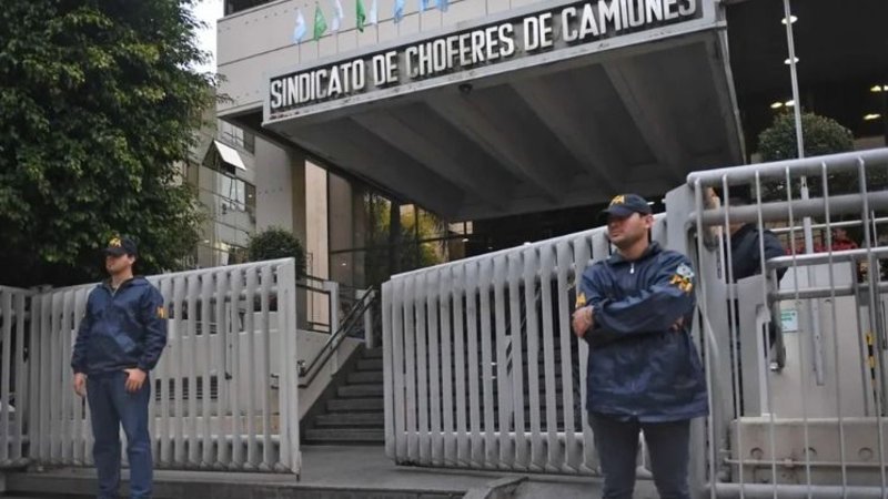 Allanaron el sindicato de Camioneros