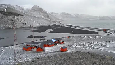 El misterioso comportamiento de los volcanes antárticos que desconcierta a los científicos El misterioso comportamiento de los volcanes antárticos que desconcierta a los científicos