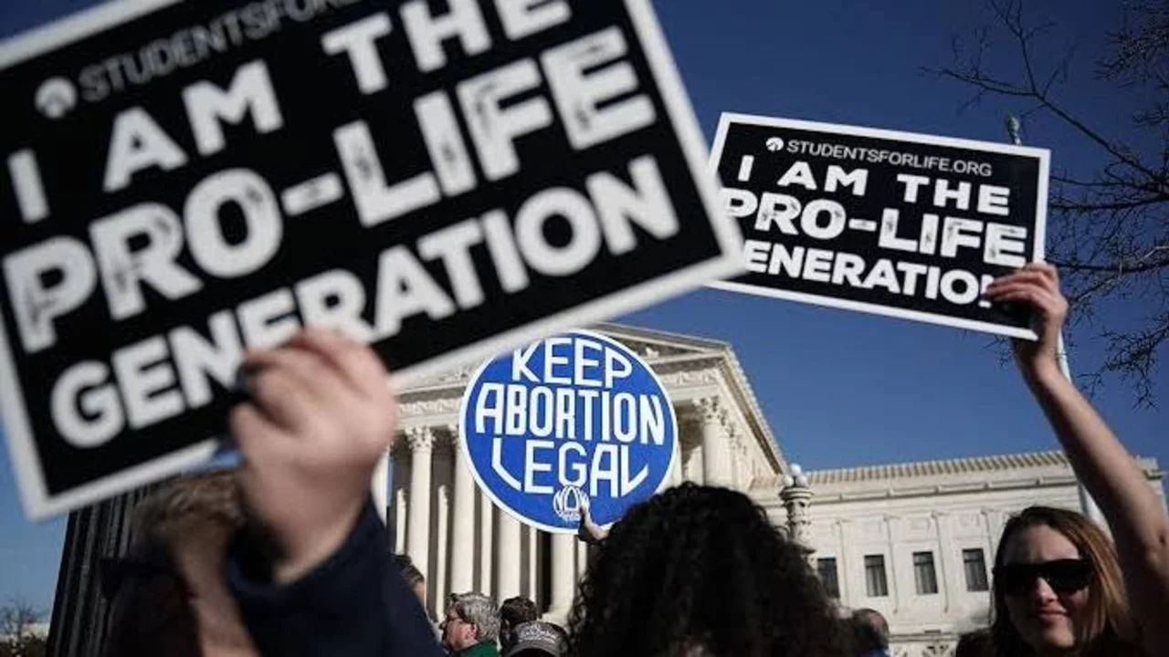 Aborto en EE.UU.: el gobernador de Oklahoma promulgó una ley que lo prohíbe por completo