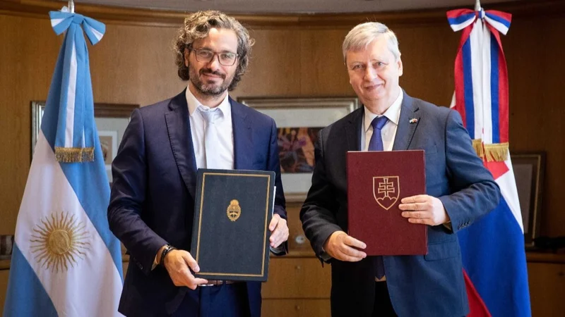 Argentina y Eslovaquia firmaron acuerdo de intercambio laboral y turístico para jóvenes