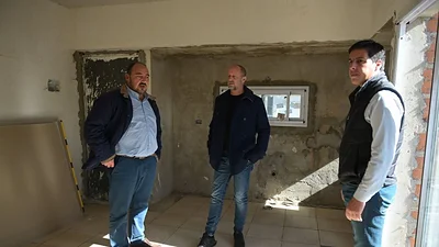 Insaurralde de recorrida por Ranchos: “Nuestro compromiso es estar al lado del que invierte y genera empleo” Insaurralde de recorrida por Ranchos: “Nuestro compromiso es estar al lado del que invierte y genera empleo”