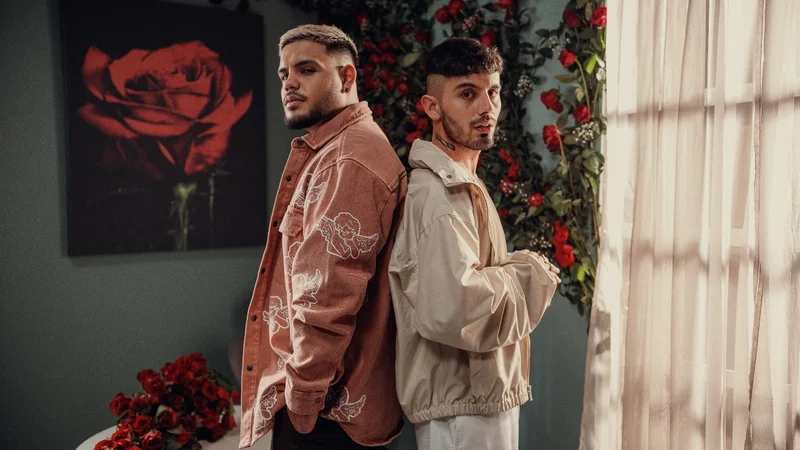 Sael colabora con Dylan Fuentes en "Sonrisa Falsa", una canción sobre compromisos y falsedades