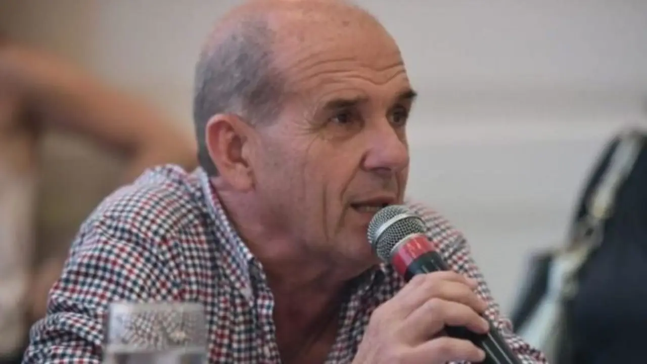 Un intendente kirchnerista arremetió contra Luis D’Elia: “Tiene contratos en la cabeza”