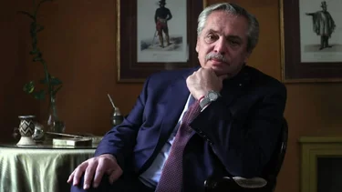 Alberto y un guiño a la reelección en 2023 desde España