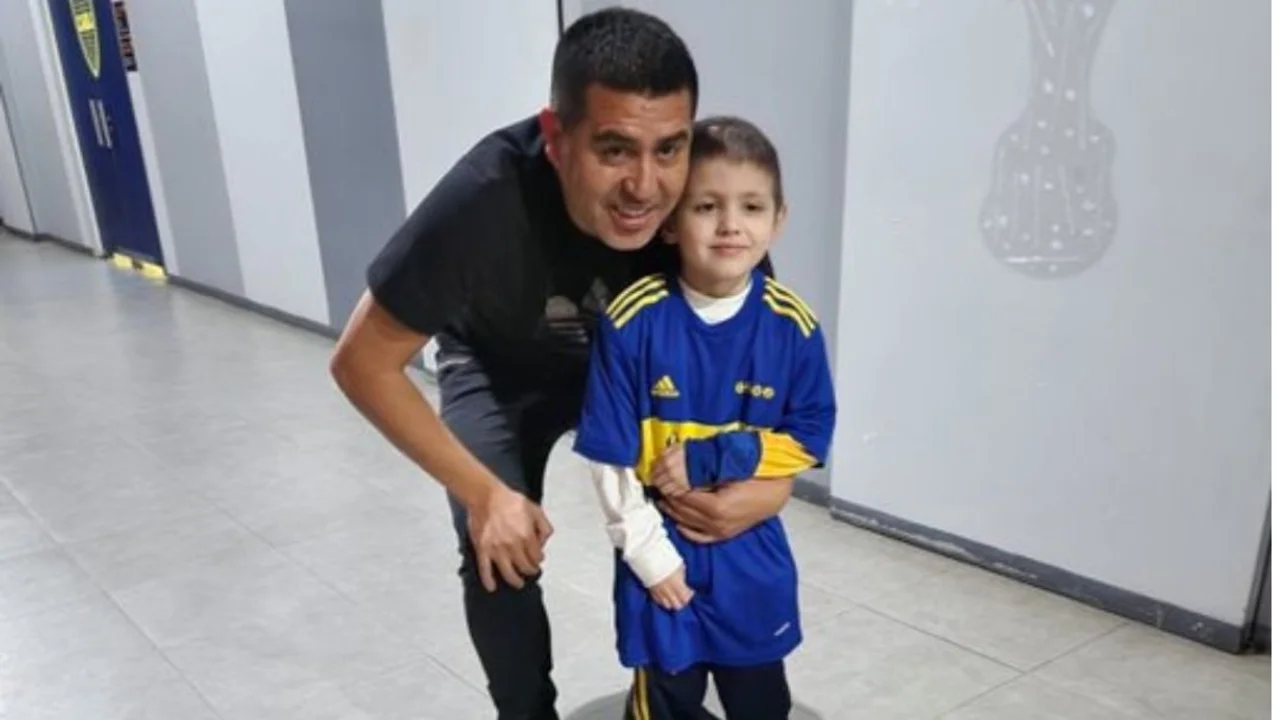 El conmovedor gesto de Riquelme con un nene que salió de una internación hace 15 días: "No lo esperábamos"