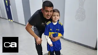 El conmovedor gesto de Riquelme con un nene que salió de una internación hace 15 días: "No lo esperábamos" El conmovedor gesto de Riquelme con un nene que salió de una internación hace 15 días: "No lo esperábamos"