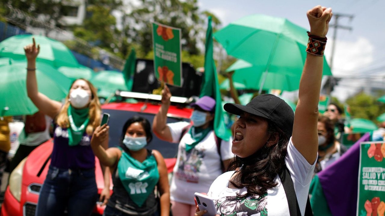 Condenan a otra salvadoreña a 30 años de prisión por abortar