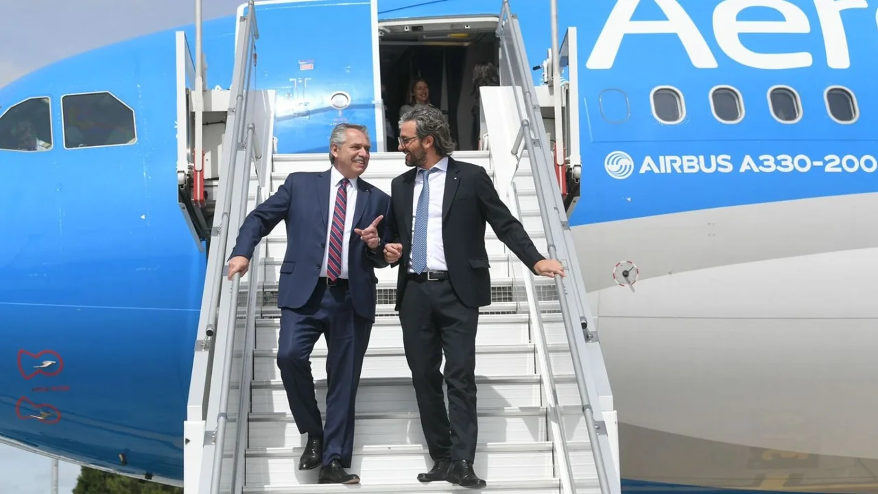 Alberto llegó a Francia y planea una agenda económica con Macron