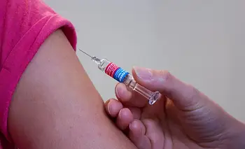 Peligran el control de vacunas y los tratamientos de VIH: alertan por cierres | Salud