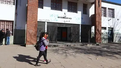 Bullying en La Plata: le cortaron las pestañas a una niña de 10 años Bullying en La Plata: le cortaron las pestañas a una niña de 10 años