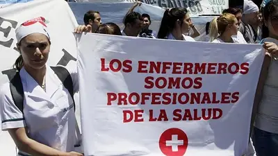 Los enfermeros de la Ciudad paran y hacen una movilización para pedir el reconocimiento de la profesión. Los enfermeros de la Ciudad paran y hacen una movilización para pedir el reconocimiento de la profesión.
