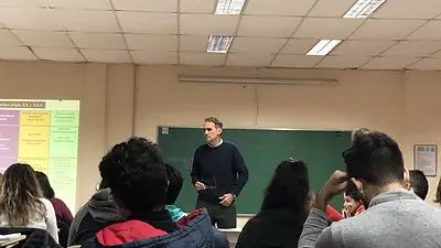 Katopodis fue fotografiado dando clases en la UBA Katopodis fue fotografiado dando clases en la UBA