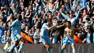 El Manchester City inaugura una estatua de Agüero en el décimo aniversario del "93:20" El Manchester City inaugura una estatua de Agüero en el décimo aniversario del "93:20"