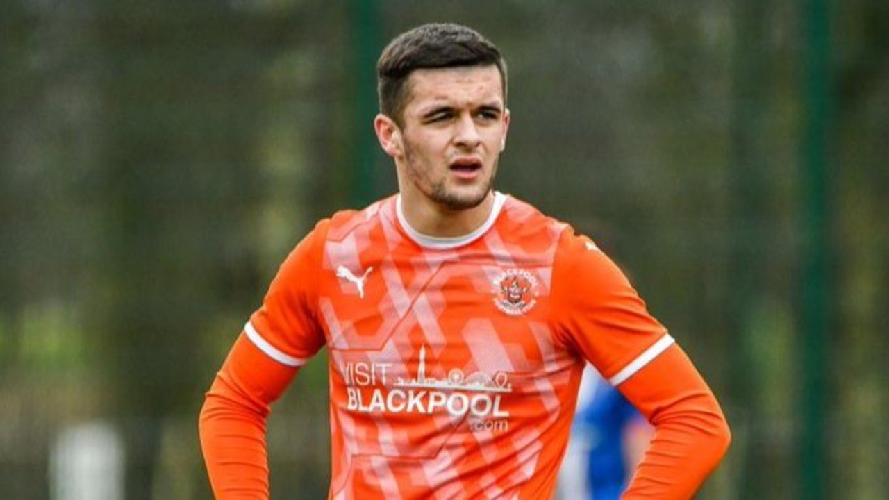 El futbolista inglés Jake Daniels contó públicamente que es gay: “Estoy listo para ser yo mismo”