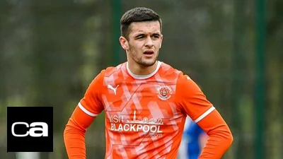 El futbolista inglés Jake Daniels contó públicamente que es gay: “Estoy listo para ser yo mismo” El futbolista inglés Jake Daniels contó públicamente que es gay: “Estoy listo para ser yo mismo”