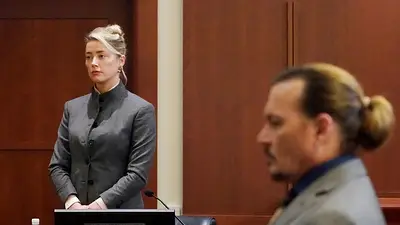 Los abogados de Depp interrogan a Heard sobre un cuchillo y notas de amor en caso de difamación Los abogados de Depp interrogan a Heard sobre un cuchillo y notas de amor en caso de difamación