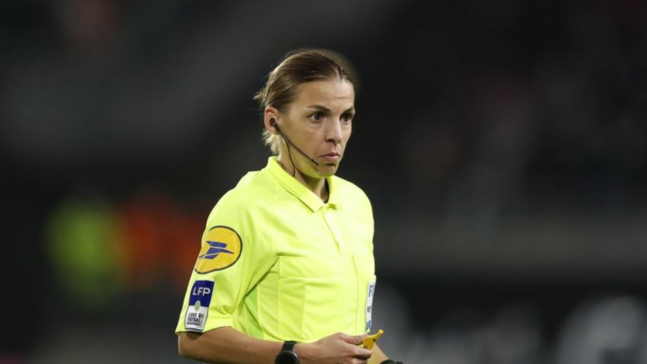 Mundial de fútbol contará con árbitros femeninos por primera vez en Qatar