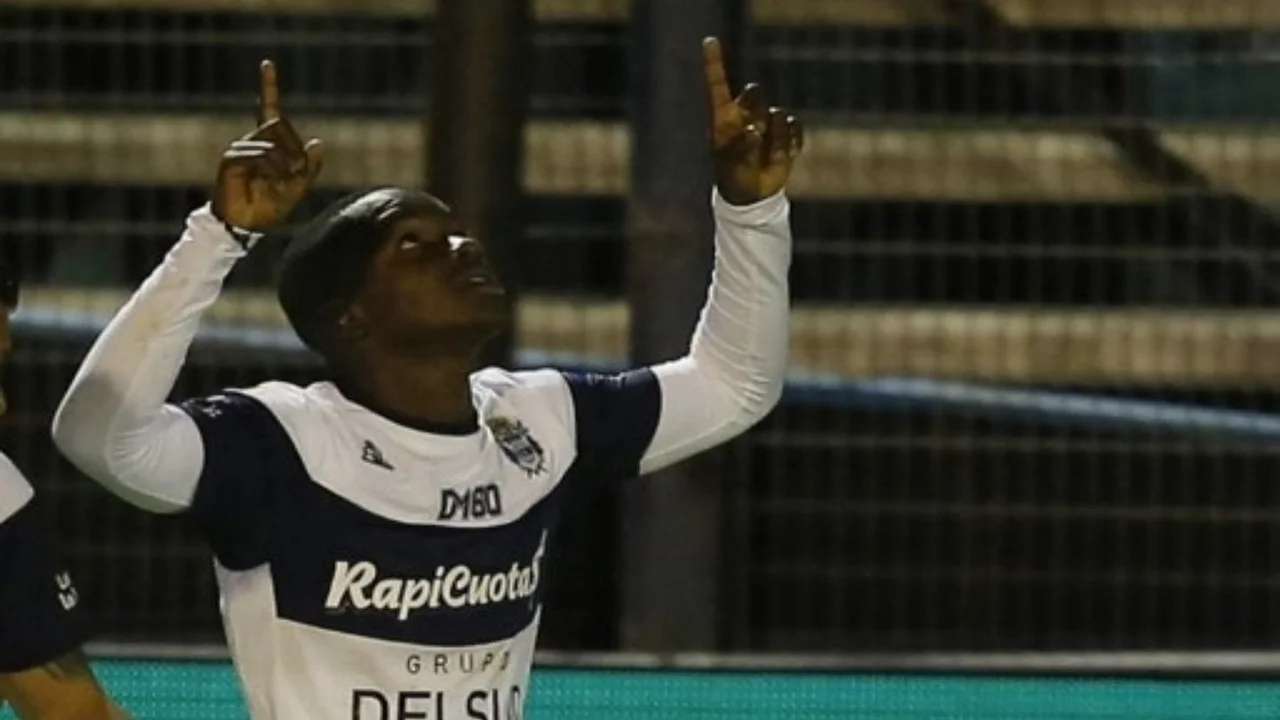 El jugador de Gimnasia Johan Carbonero a juicio oral por acoso y tentativa de abuso sexual