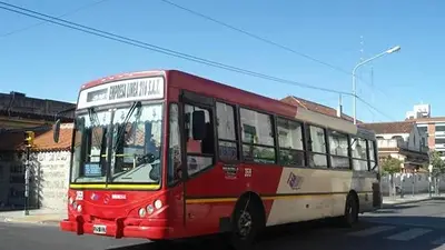 El Gobierno de Kicillof calificó de "lockout patronal" a reducción de colectivos El Gobierno de Kicillof calificó de "lockout patronal" a reducción de colectivos