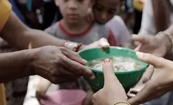 El 77% de las familias resigna comer bien por falta de ingresos | Inflación
