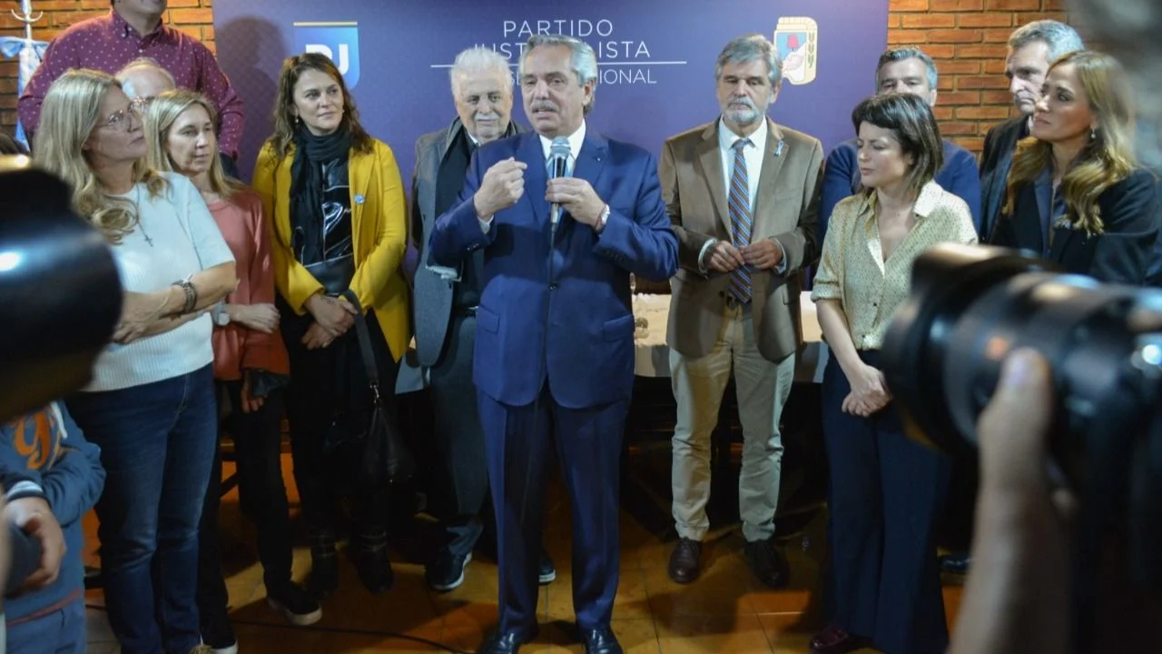 25 de Mayo: Alberto Fernández encabezó un locro patriótico junto a dirigentes del Frente de Todos