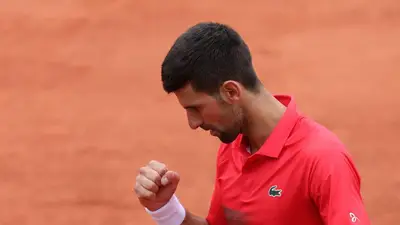Djokovic avanza a tercera ronda en el Abierto de Francia, Zverev también gana Djokovic avanza a tercera ronda en el Abierto de Francia, Zverev también gana