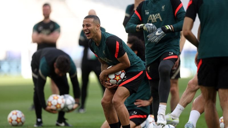 Thiago y Fabinho están en forma y listos para la final de la Champions, dice Klopp