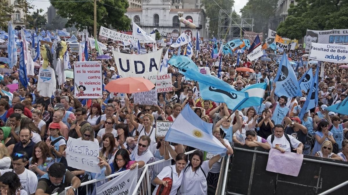 Se cerró la paritaria docente en la Ciudad con un aumento del 18% | El ...