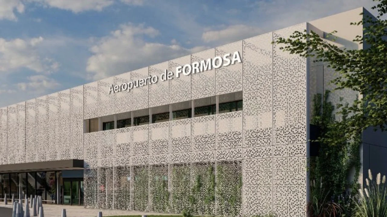 Insfrán anunció el financiamiento para la obra de construcción y modernización del Aeropuerto Formosa