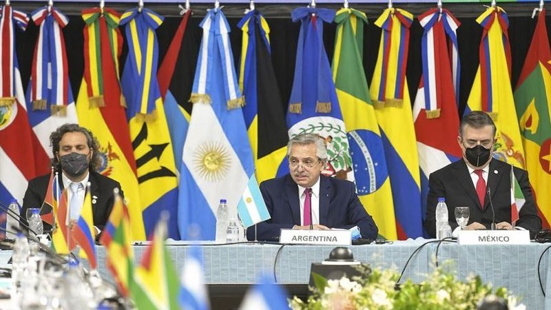Alberto iría a Los Angeles pero con un encuentro de la Celac paralelo