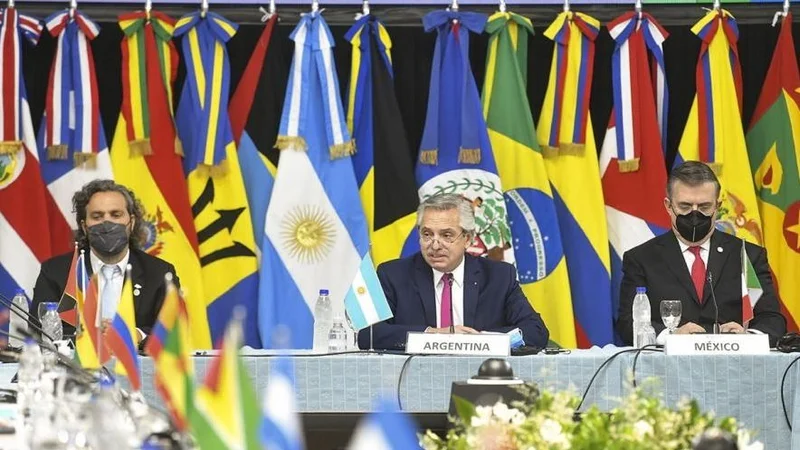 Alberto iría a Los Angeles pero con un encuentro de la Celac paralelo