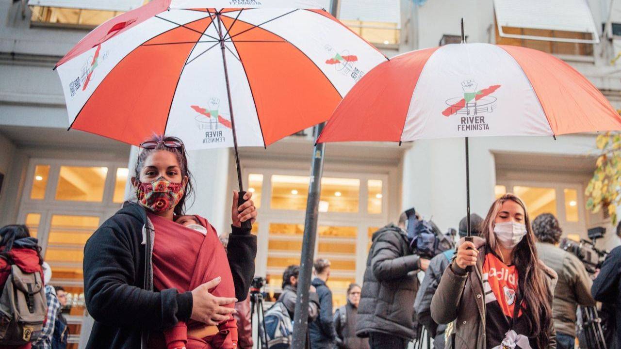 Marcha a la AFA en reclamo del cierre de la investigación al DT denunciado por acoso sexual